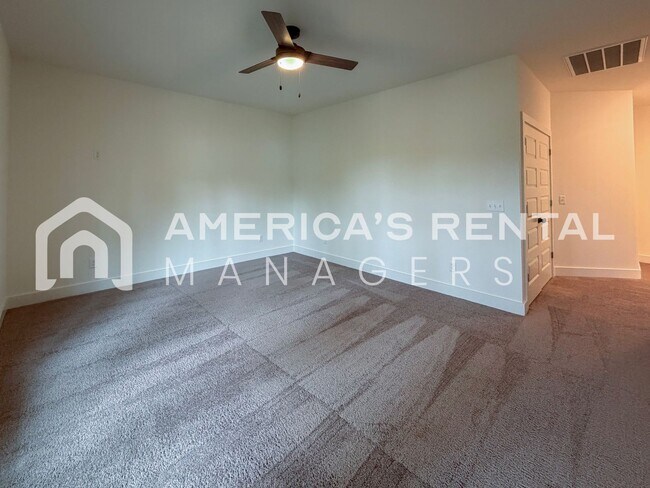 Building Photo - Home for Rent in Vestavia Hills, AL!!! Sig...