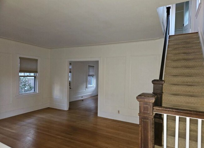 Building Photo - 8314 Chevy Chase St