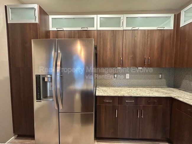 Building Photo - 2329 E Hidalgo Ave