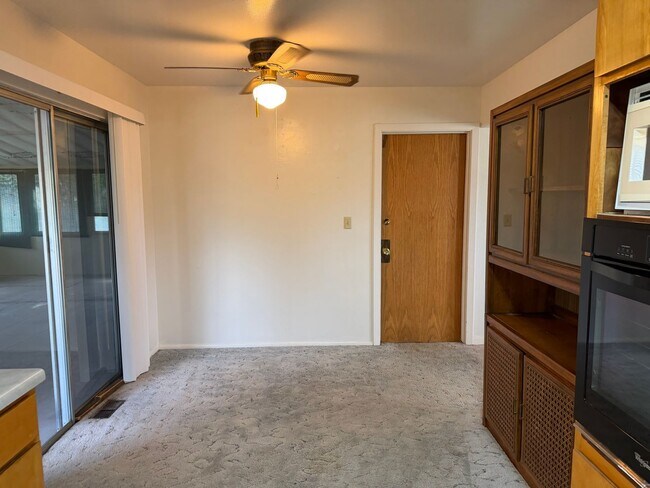 Building Photo - 2636 Hickory Dr