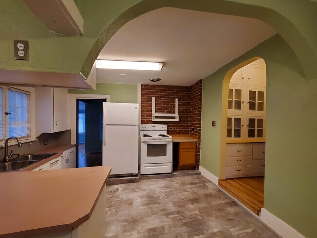 Building Photo - 607 Floral Ave