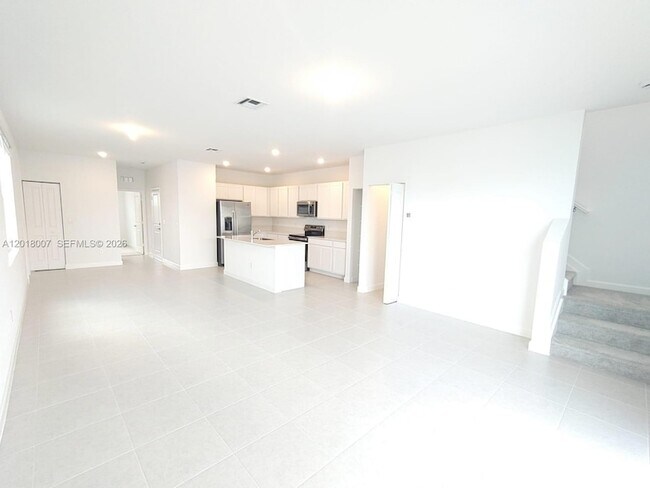 Building Photo - 535 Rivergrass St
