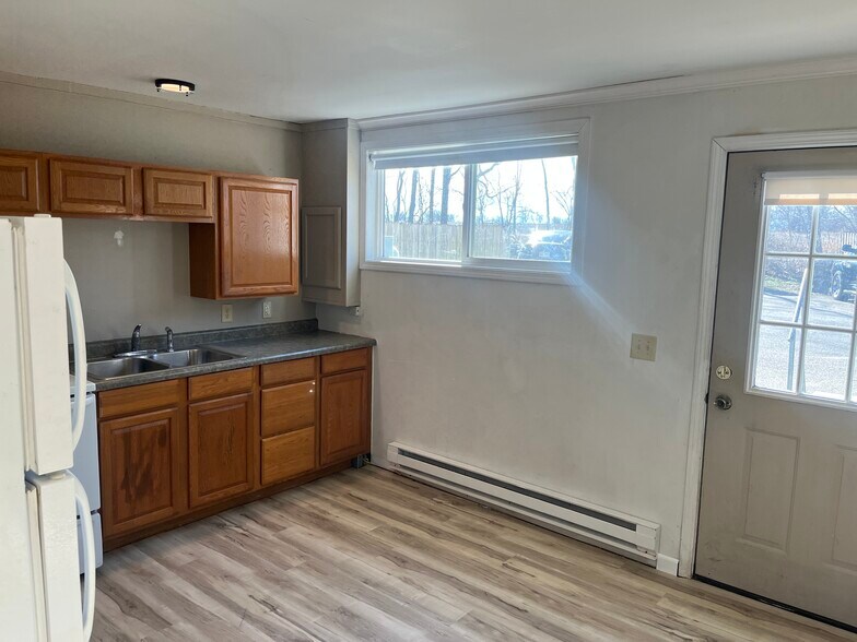 Building Photo - 929 E Clay St