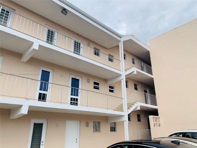 Building Photo - 1481 S Ocean Blvd
