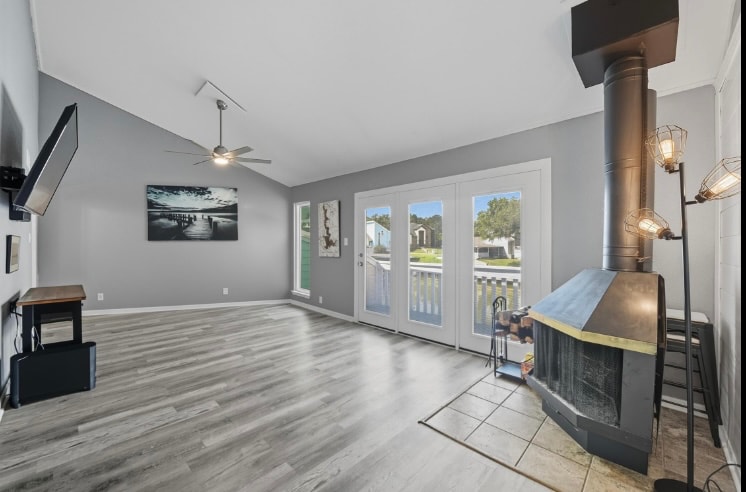 Building Photo - 644 Harbor Dr