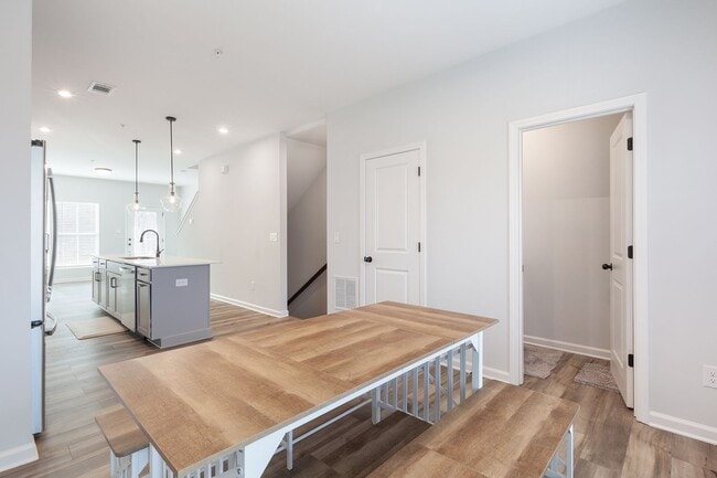 Building Photo - Beautiful Grant Park Townhome Directly on the Atlanta BeltLine w/ City Views!