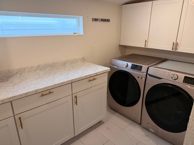 Building Photo - 4202 W Palmira Ave
