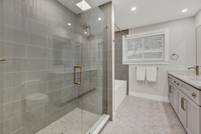 Building Photo - 1017 W Martin Luther King Dr