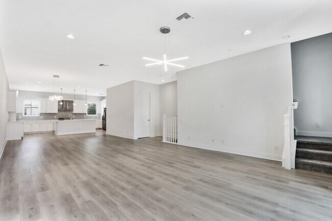 Building Photo - 12556 Gross Pointe Dr