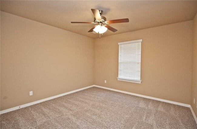 Building Photo - 4609 SW Plumley Ave