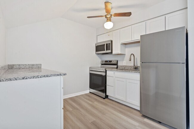 Building Photo - Chrismar Apartments