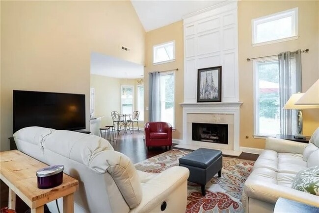 Building Photo - 3915 High Gables E