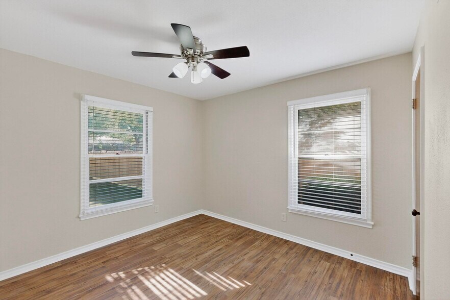 Building Photo - 2207 Housley Dr