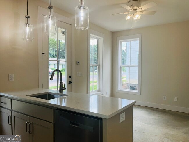 Building Photo - 107 Gardenia Ln