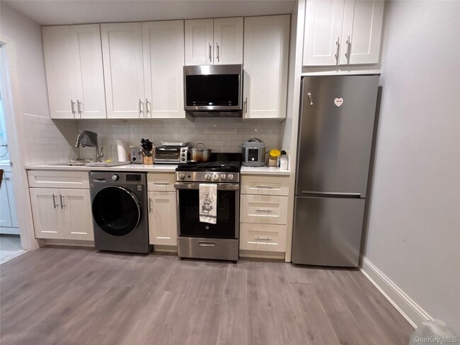 Building Photo - 30 Barstow Rd