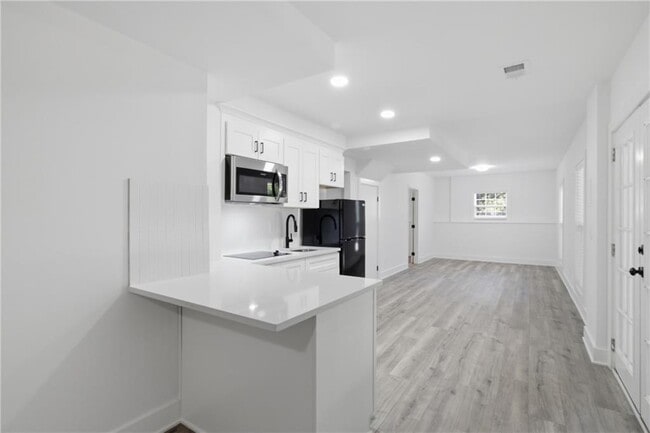 Building Photo - 230 Pinebridge Ct