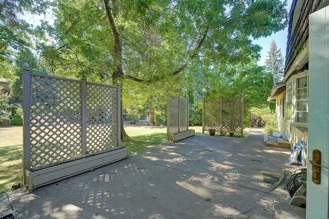 Building Photo - 4Bd/2.5Ba Mercer Island House