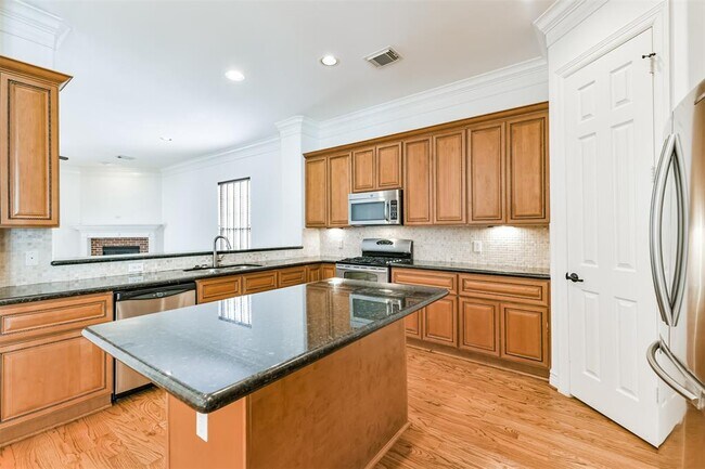 Building Photo - 1529 Rosewood St