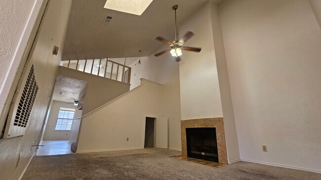 Building Photo - 544 E Windsor Dr