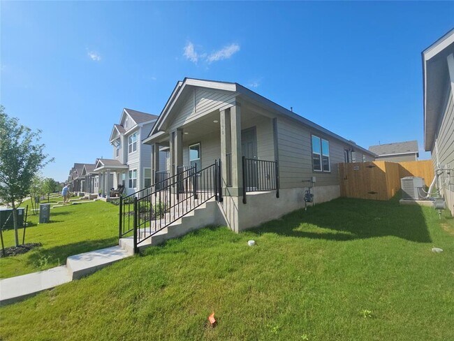 Building Photo - 190 Sormonne Lp
