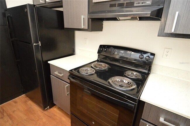 Building Photo - 8425 Cerro Cir