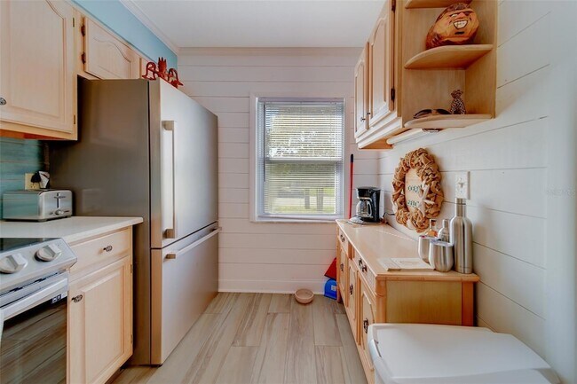 Building Photo - 13827 Mission Oaks Blvd