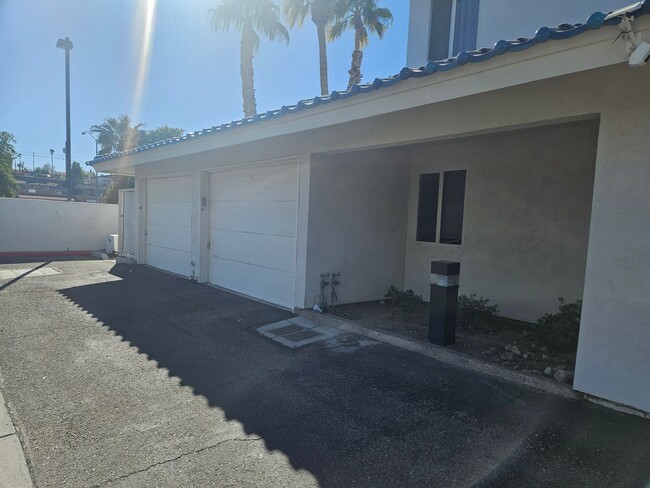 Building Photo - 1/2 OFF 1 MONTH'S RENT!!!!   2 Bedroom Condo in Marina Villas