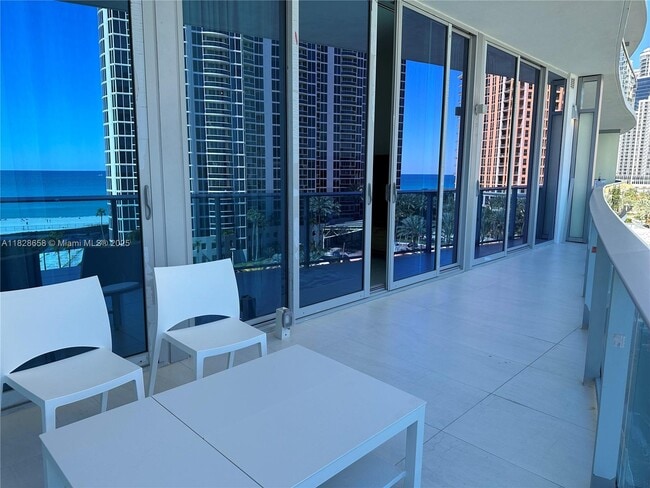 Building Photo - 17550 Collins Ave