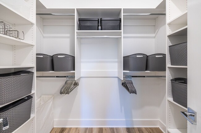Building Photo - Top Floor 2bd/2ba Condo in East Atlanta, P...