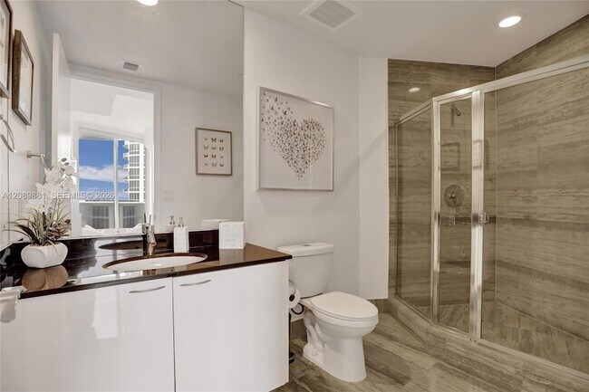 Building Photo - 15901 Collins Ave