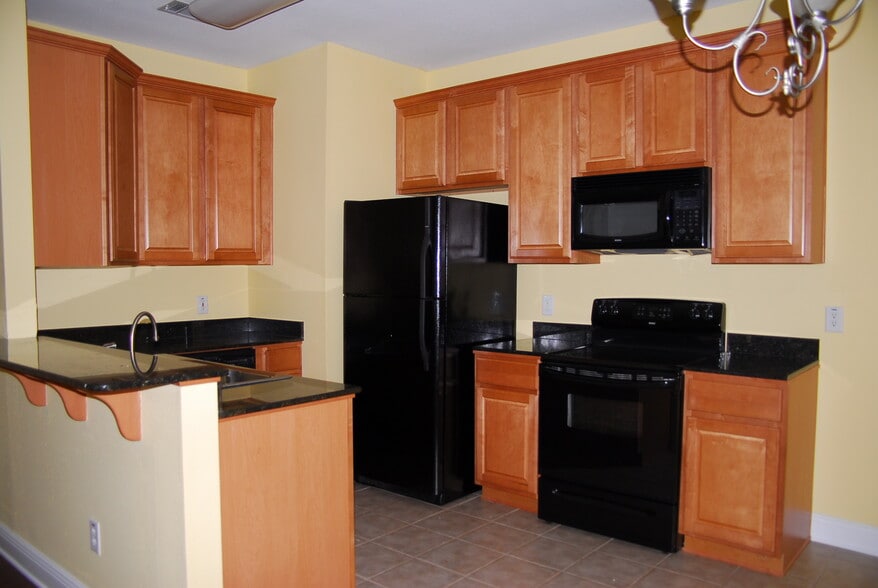 Building Photo - 1344 Tropical Cv