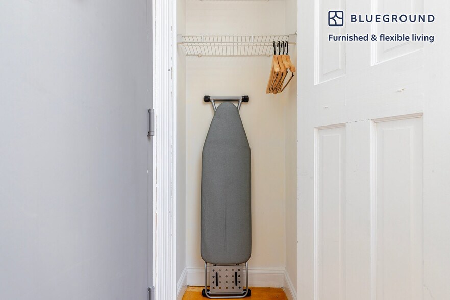 Building Photo - 118 Christopher St