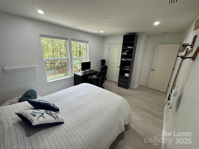 Building Photo - 8419 Aspen Ct