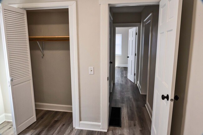 Building Photo - Remodeled 3 Bedroom 1 Bath home Ready for Move in!