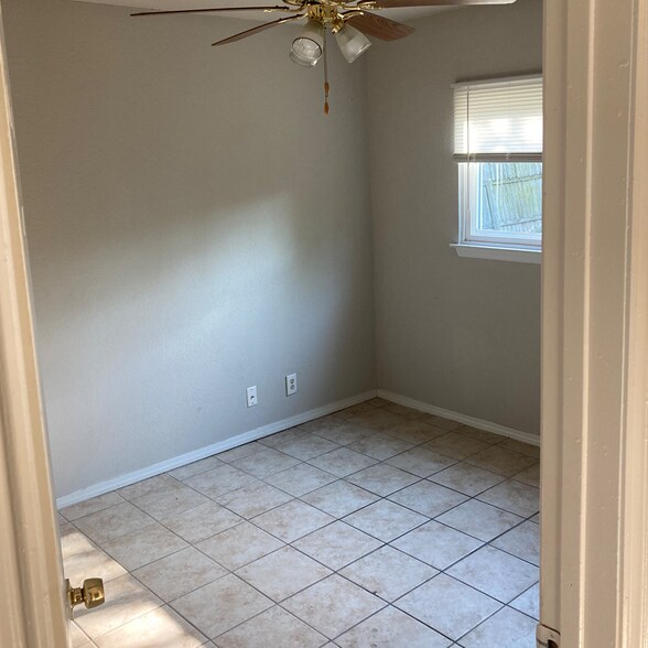 Building Photo - 6207 Valley King