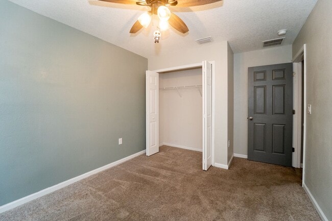 Building Photo - Castine Cove 3/2 Single Family Home