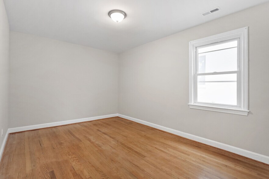 Building Photo - 1614 21st Pl SE