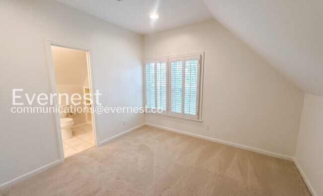Building Photo - 4 Bed, 3.5 Bath Home with Garage / Pet-Friendly / Available Now!