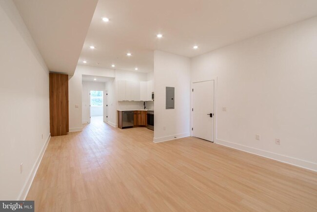 Building Photo - 4408 Lancaster Ave