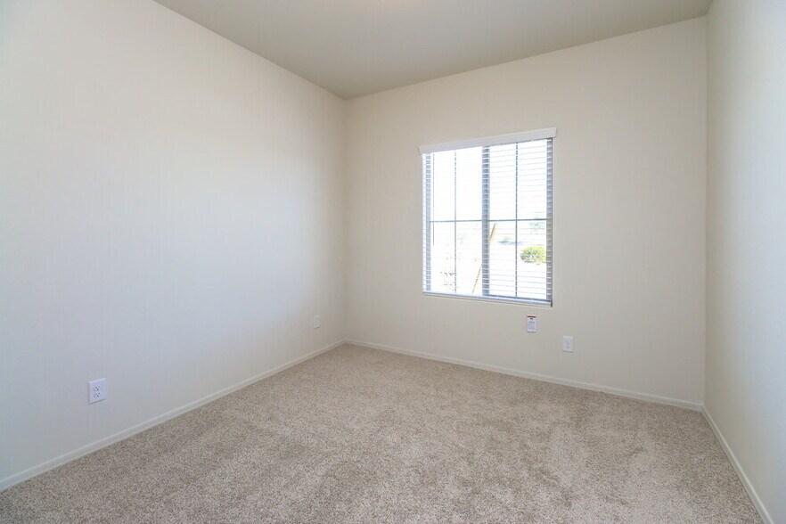 Building Photo - 18374 N Acacia Ave