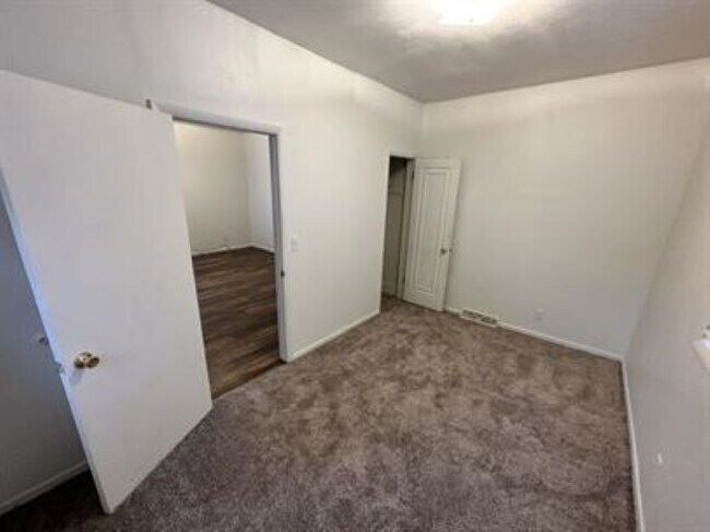 Building Photo - 1139 Park Ave