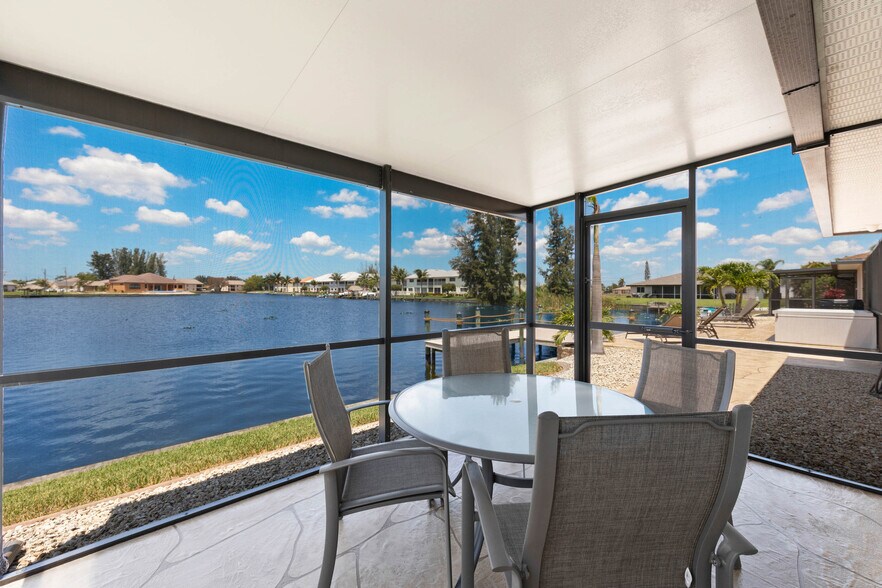 Building Photo - 314 SW 3rd Pl