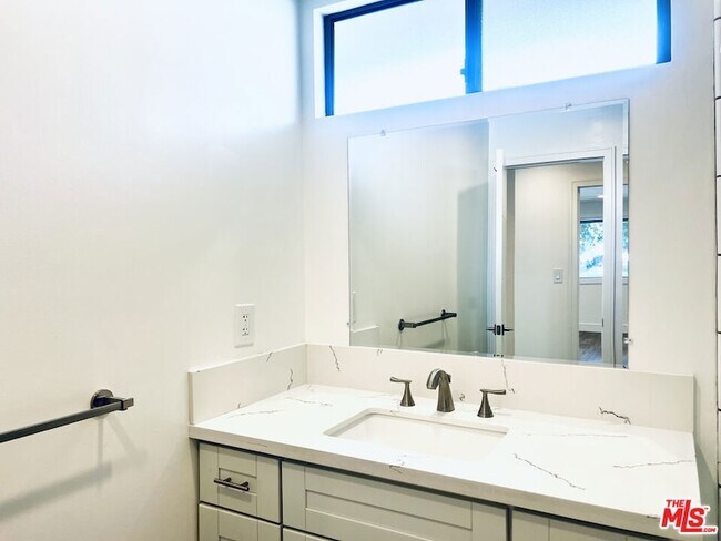 Building Photo - 532 El Dorado St