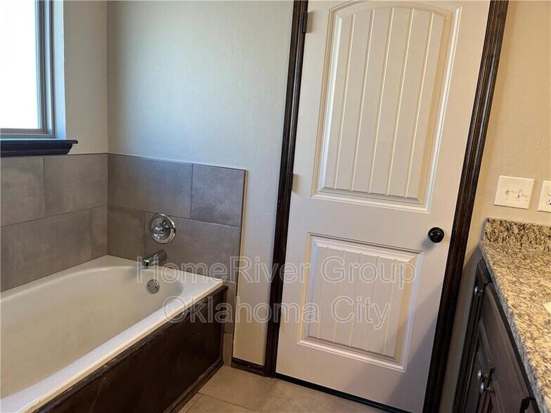Building Photo - 4513 Wagner Lake Dr