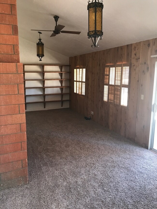 Building Photo - COUNTRY LIVING 2 BEDROOM HOME IN APPLE VALLEY