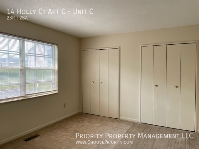 Building Photo - 2 bedroom, 1.5 bath townhome