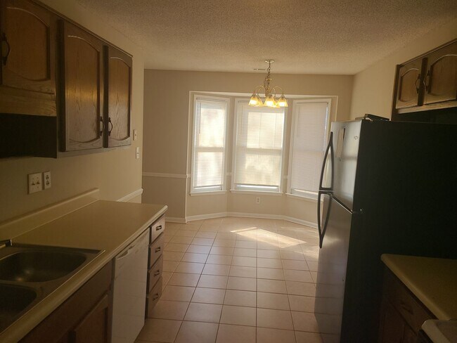 Building Photo - 8010 Woodlake Dr