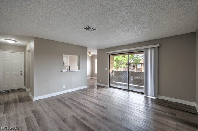 Building Photo - 4571 Carriage Park Dr