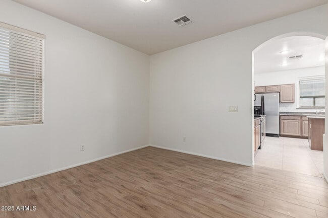 Building Photo - 40882 W Robbins Dr