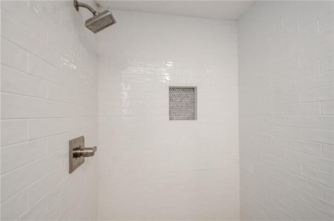 Building Photo - 729 Sunnybrook Dr